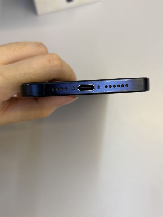 iPhone 15 Pro Max · 4/9