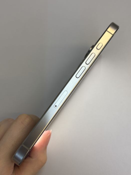 iPhone 15 Pro · 2/9