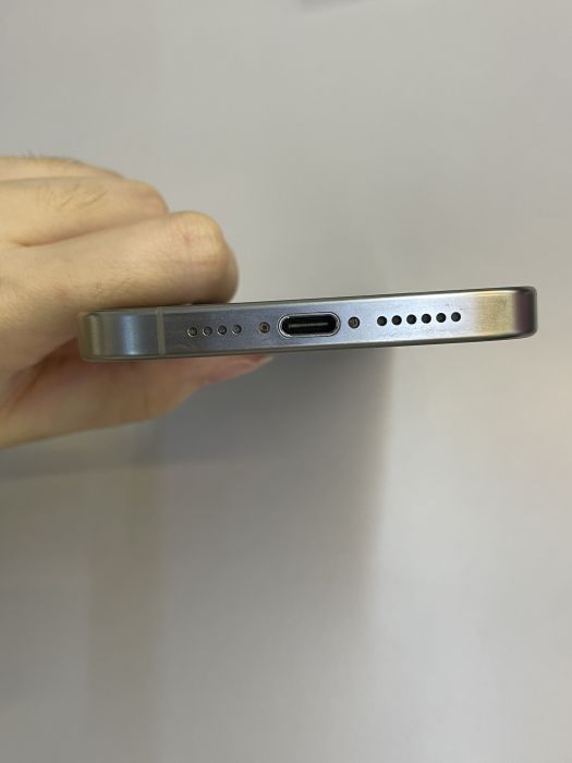 iPhone 15 Pro Max · 4/9