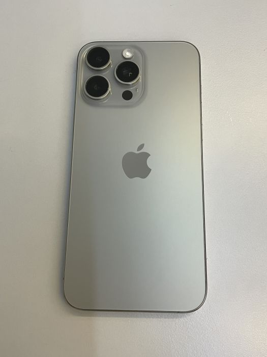 iPhone 15 Pro Max · 1/9
