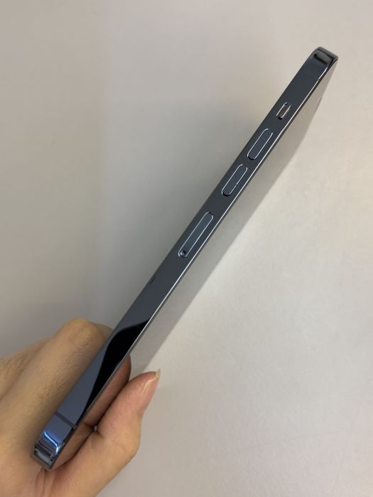 iPhone 13 Pro Max · 2/9