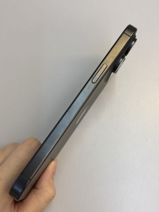 iPhone 15 Pro Max · 3/9