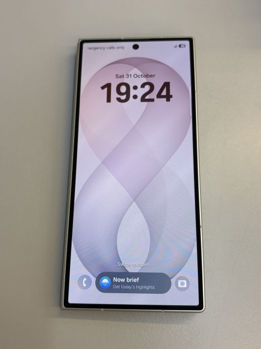 Samsung Galaxy Z Fold 8 Ultra · 6/8