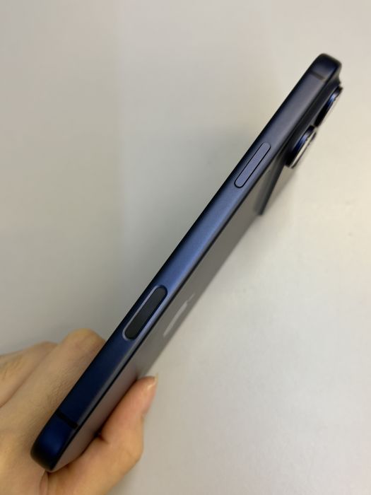iPhone 17 Pro Max · 3/9
