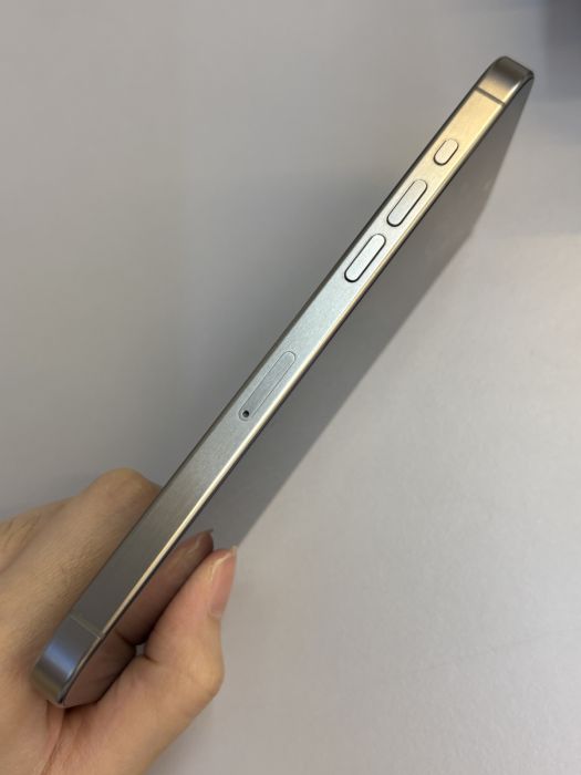 iPhone 15 Pro Max · 2/9