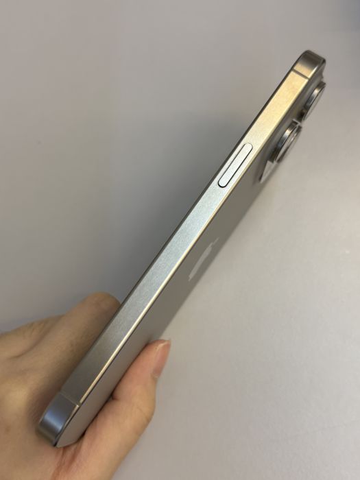 iPhone 15 Pro Max · 3/9