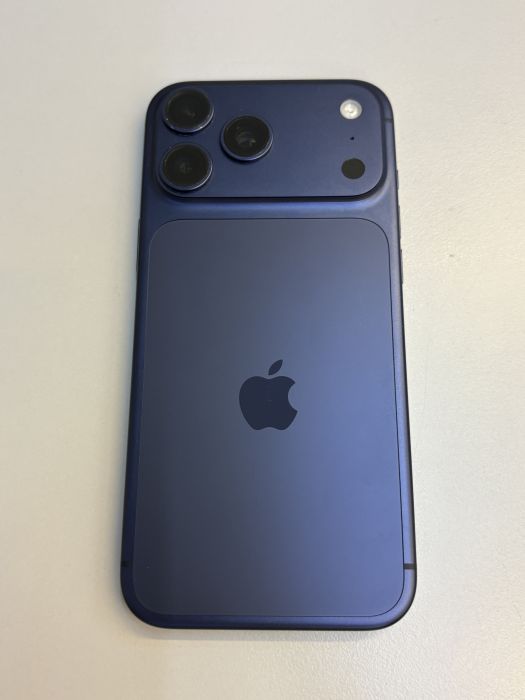 iPhone 17 Pro Max · 1/9