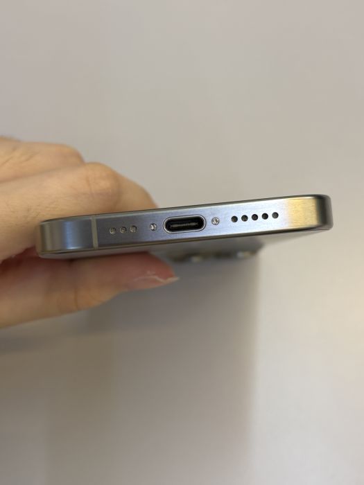 iPhone 15 Pro · 4/10