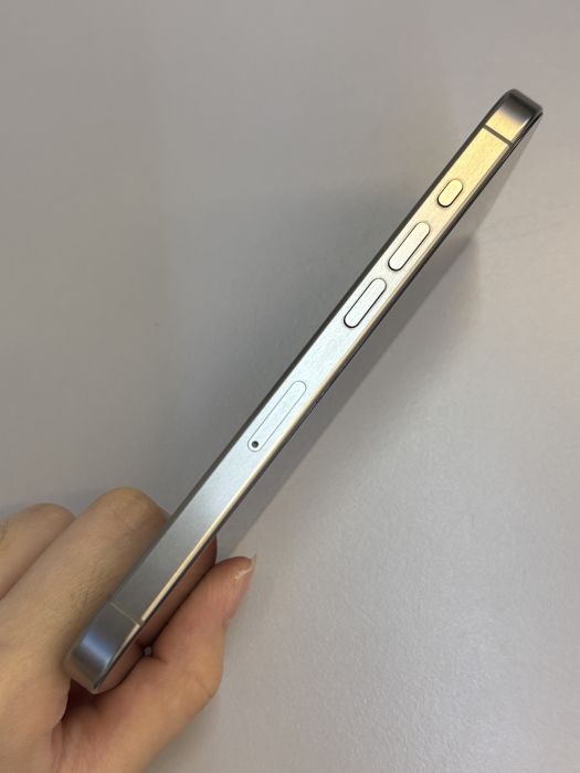 iPhone 15 Pro · 2/10