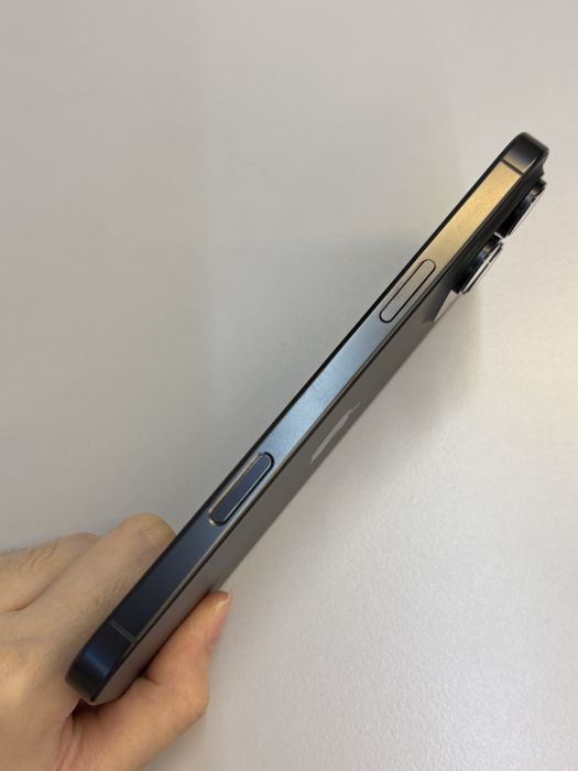 iPhone 16 Pro Max · 3/9