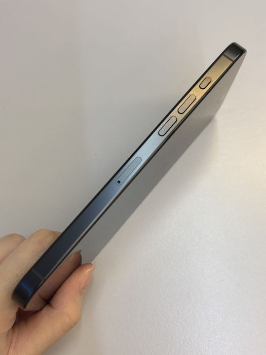 iPhone 16 Pro Max · 2/9