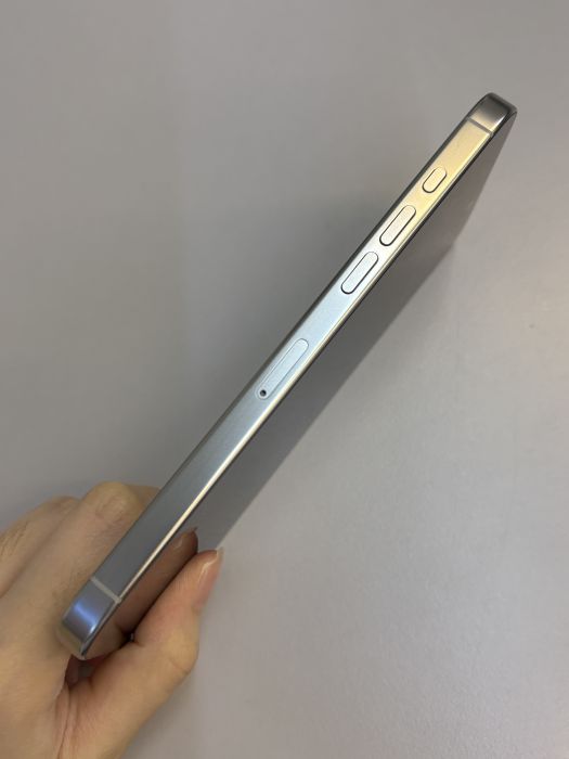 iPhone 16 Pro Max · 2/9