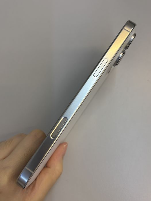 iPhone 16 Pro Max · 3/9
