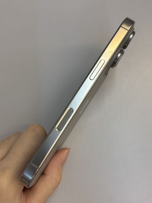 iPhone 16 Pro · 3/9